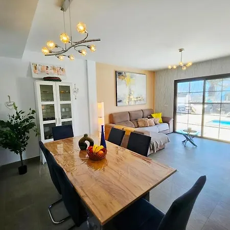 Luxury Sea View Pool And Air Conditioning Villa *
