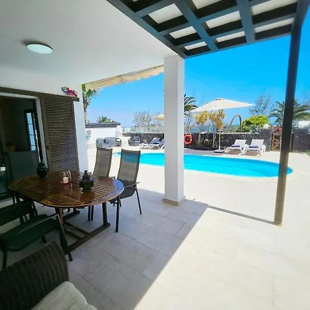 Luxury Sea View Pool And Air Conditioning Villa *