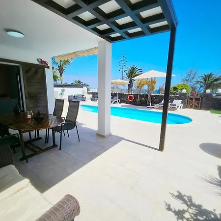 Luxury Sea View Pool And Air Conditioning Vila *